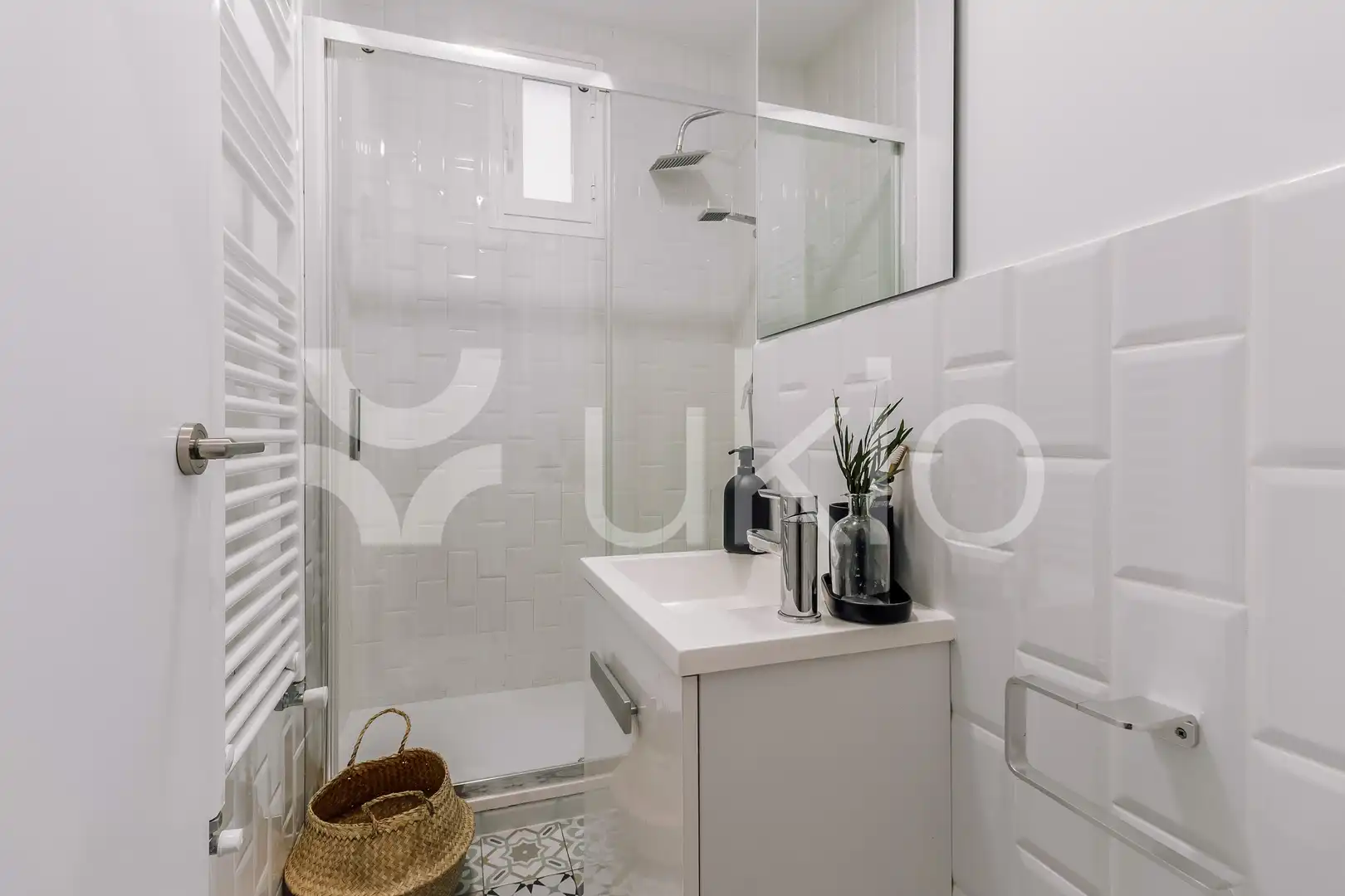 Bany de Apartament de lloguer en Madrid amb Aire condicionat, Calefacció i Moblat