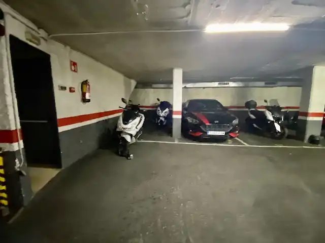 Einzelparkplatz zur Miete in Carrer d'Elkano 19, imagen 4