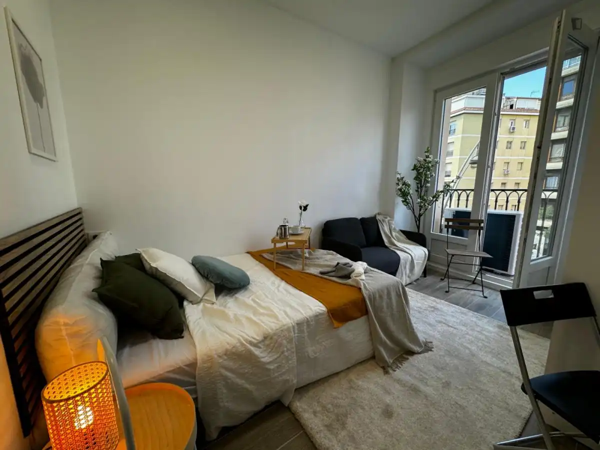 Room in Embajadores - Lavapiés