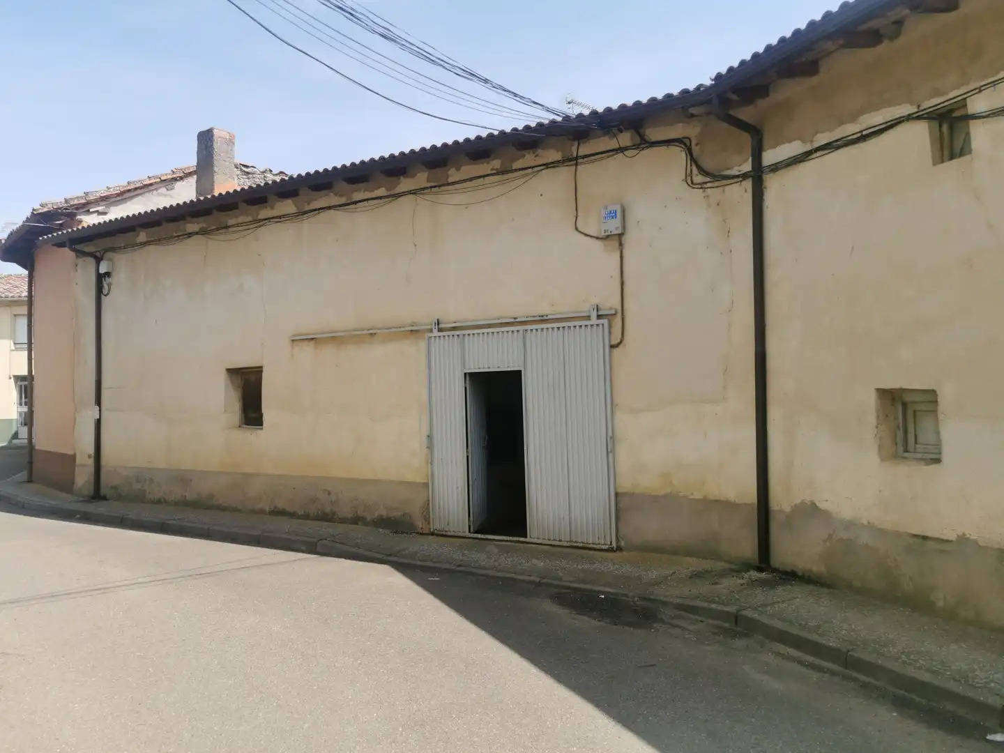 Vista exterior de Casa o xalet en venda en Villaturiel amb Traster