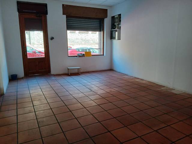 Local comercial en Alquiler en Centre - Passeig i Rodalies