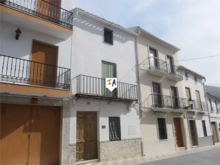 Vista exterior de Casa adosada en venda en Luque amb Terrassa, Traster i Internet