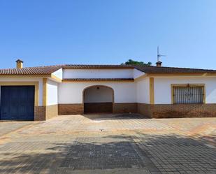 Vista exterior de Casa o xalet de lloguer en Carmona amb Aire condicionat i Terrassa