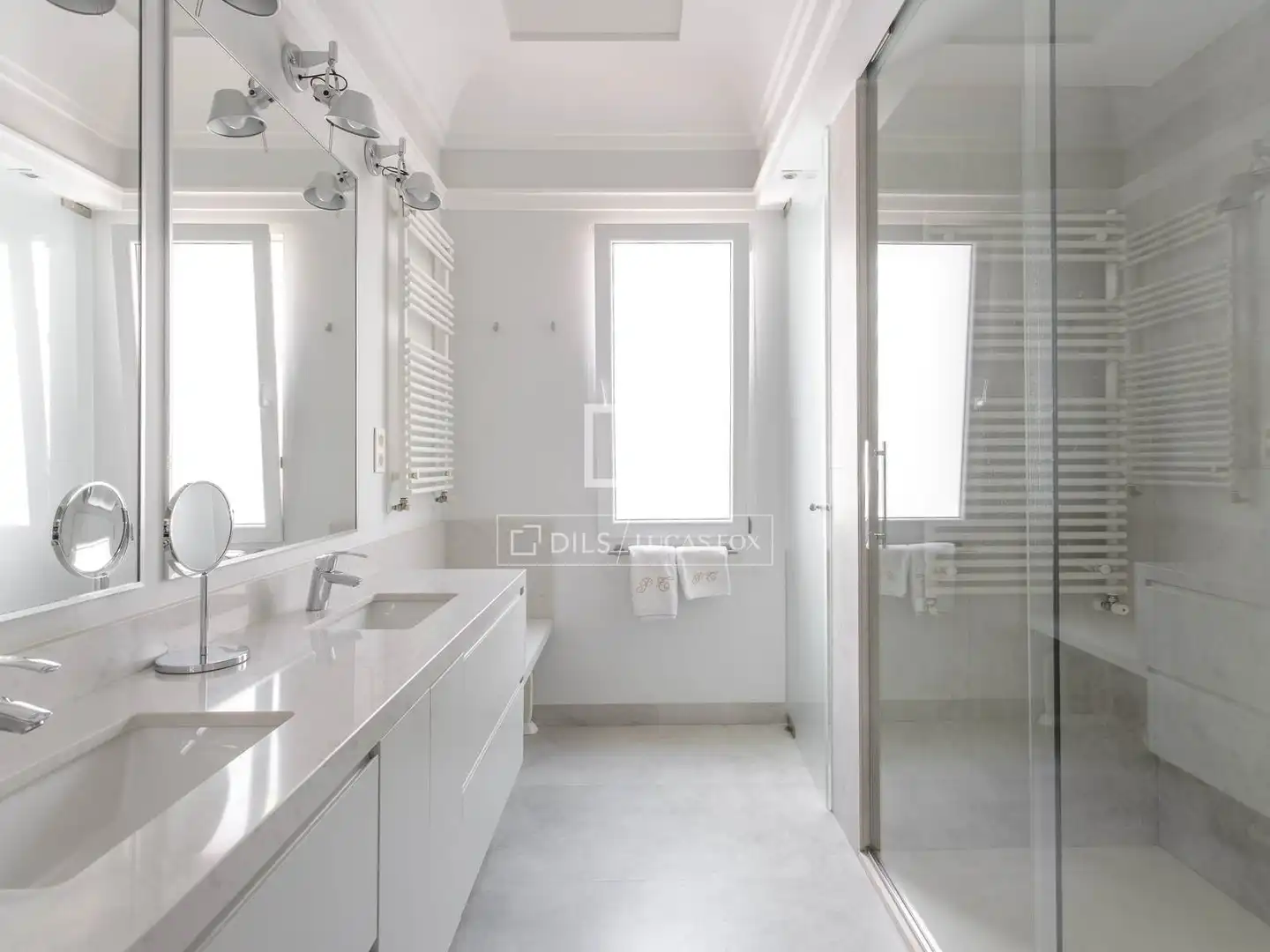Bathroom of Attic for rent in Madrid  with Air Conditioner, Heating and Parquet flooring