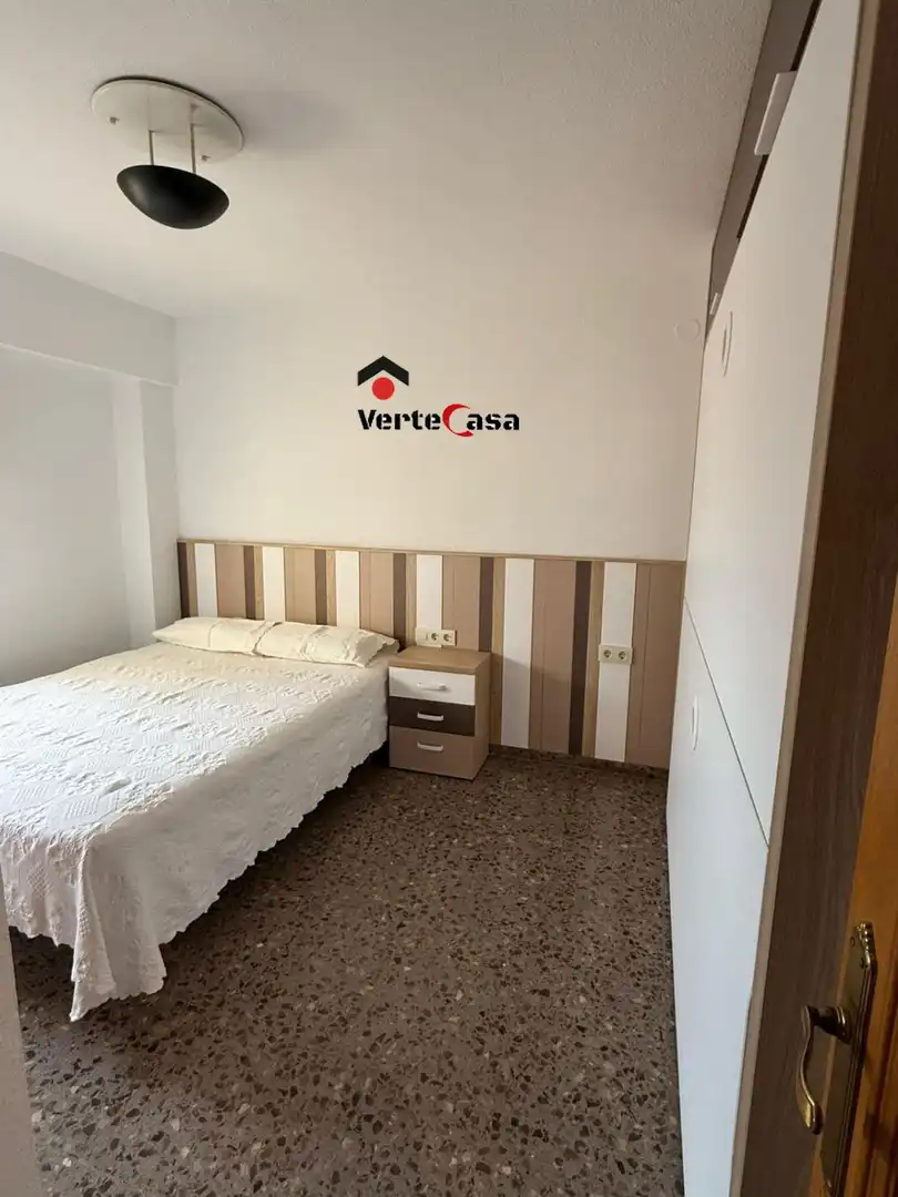 Dormitori de Apartament de lloguer en El Puig de Santa Maria amb Calefacció, Terrassa i Piscina comunitària