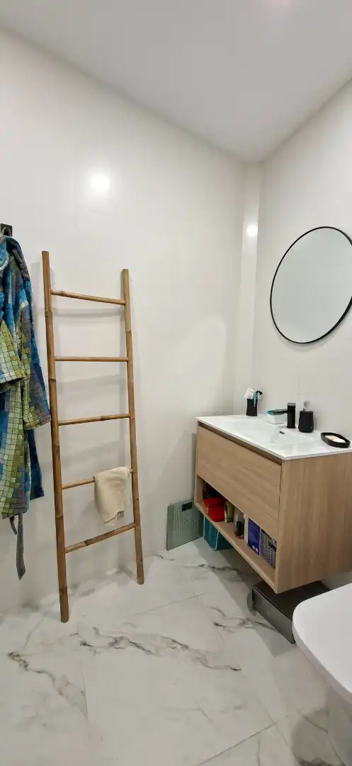 Bathroom of Flat for sale in Badalona  with Air Conditioner, Heating and Terrace