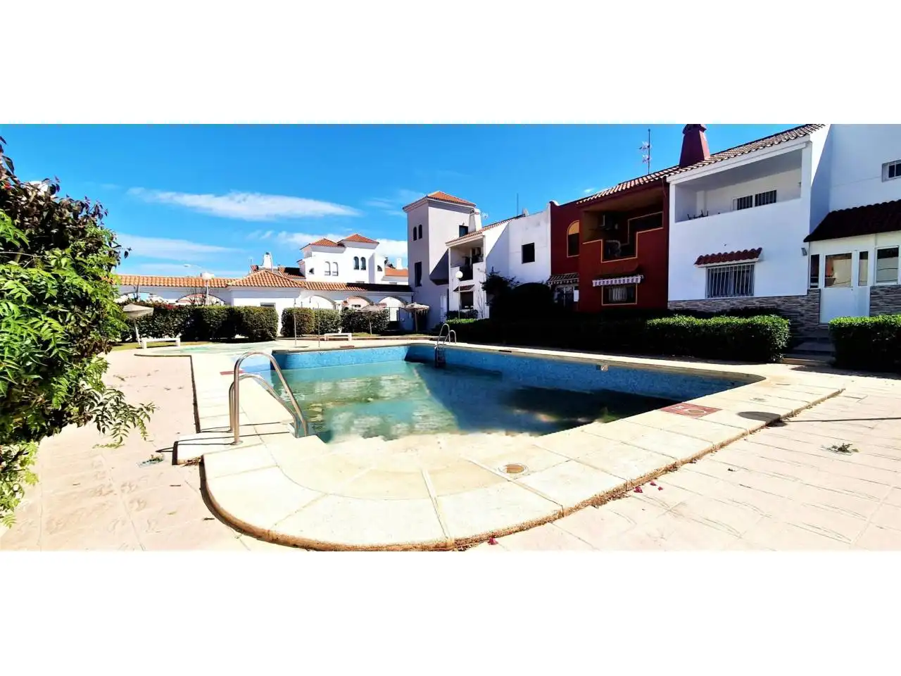 Swimming pool of Detached homes for sale in Roquetas de Mar  with Terrace, Furnished and Community pool
