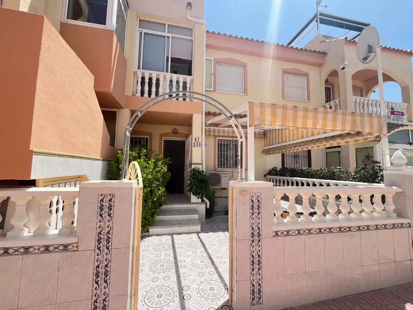 Vista exterior de Apartamento en venta en Orihuela con Aire acondicionado, Terraza y Piscina