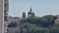 Exterior view of Attic for sale in  Madrid Capital  with Air Conditioner, Heating and Parquet flooring