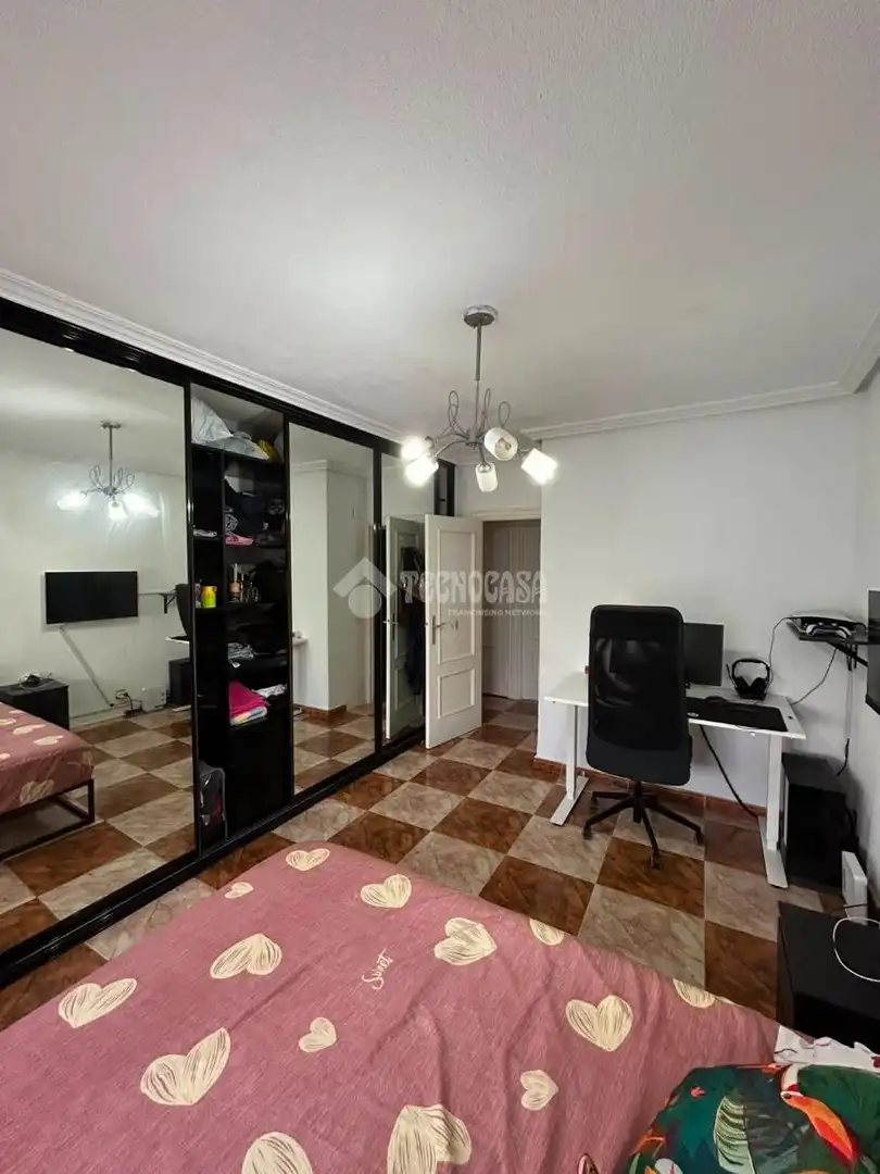 Schlafzimmer von Wohnung zum Verkauf in Coslada