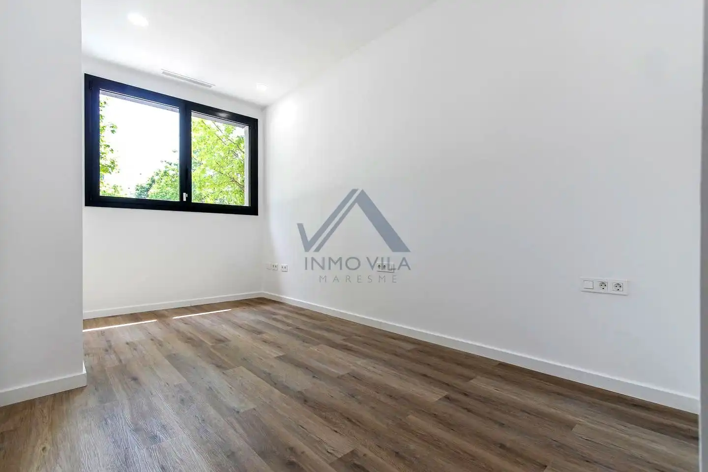 Schlafzimmer von Erdgeschoss zum Verkauf in Girona mit Klimaanlage und Terrasse