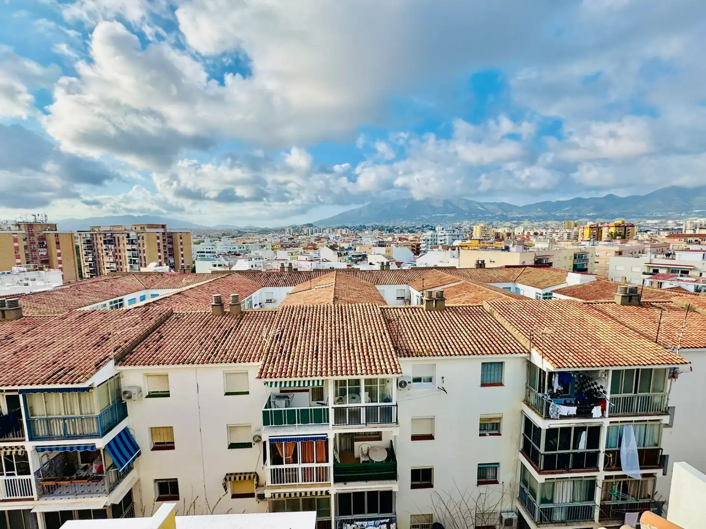 Vista exterior de Ático en venta en Fuengirola con Aire acondicionado, Calefacción y Terraza