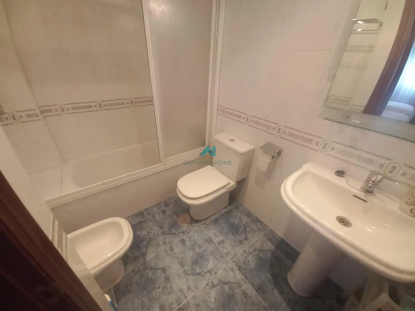 Badezimmer von Erdgeschoss zum Verkauf in Laredo mit Möbliert