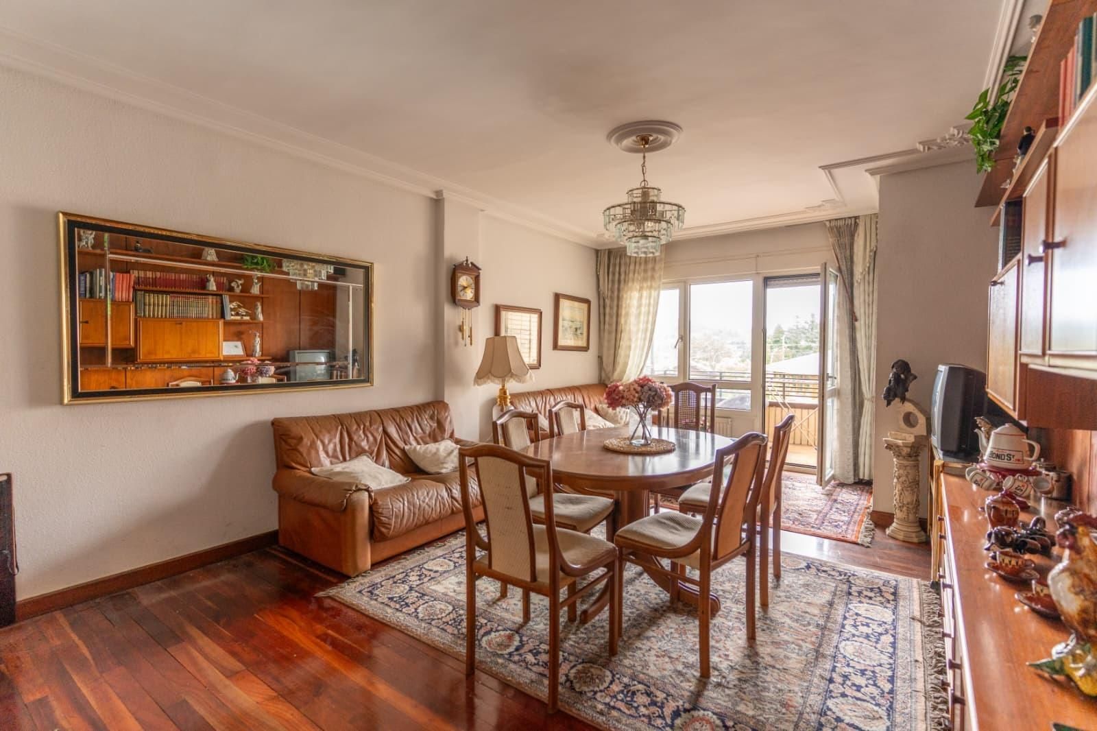 Menjador de Pis en venda en Amurrio amb Calefacció, Parquet i Terrassa