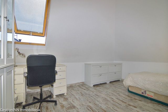 Bedroom of Single-family semi-detached to share in Villanueva de la Cañada  with Heating, Private garden and Parquet flooring