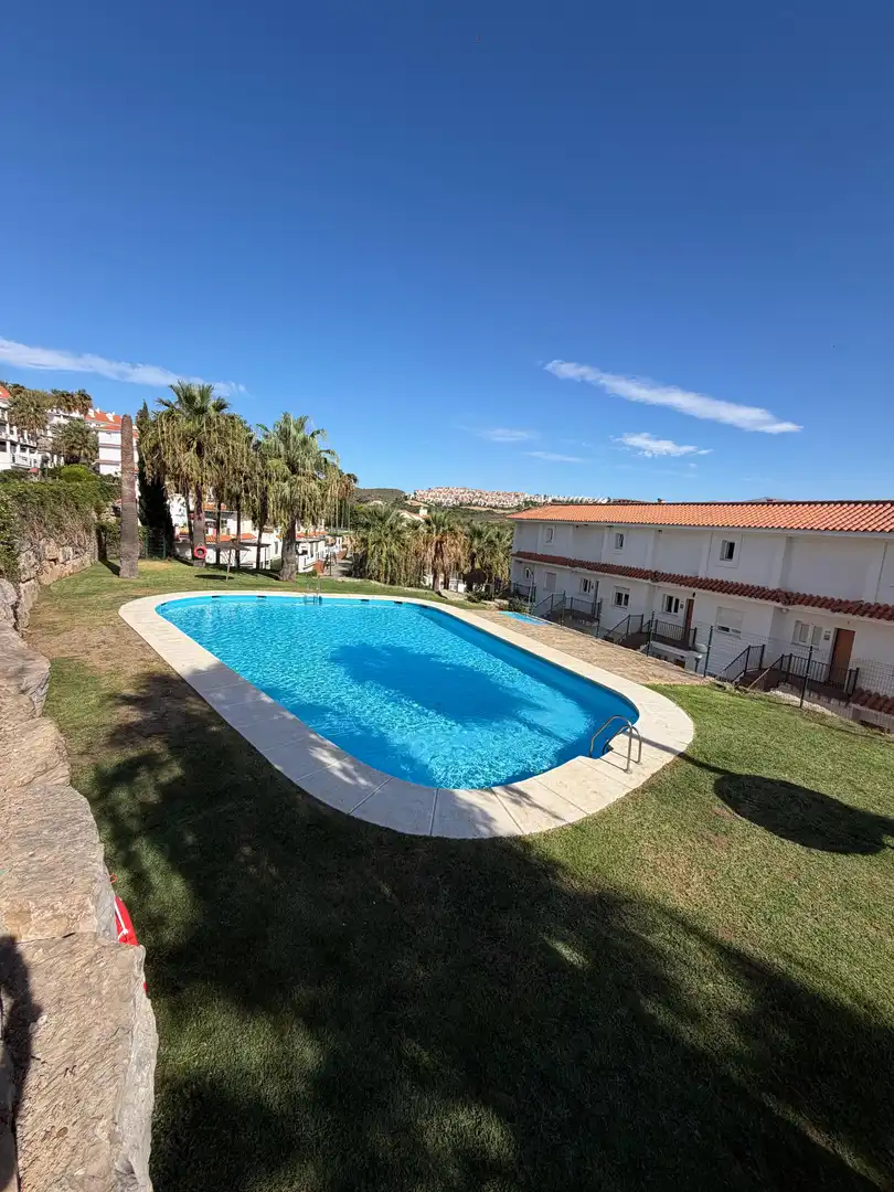 Apartament amb piscina en venda a Manilva Pueblo