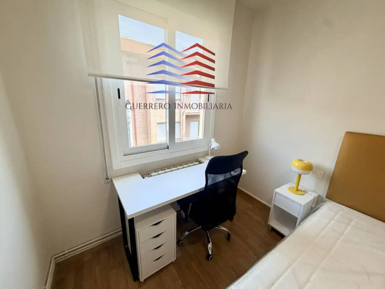 Schlafzimmer von Wohnung zur Miete in Ourense Capital  mit Heizung, Parkett und Möbliert