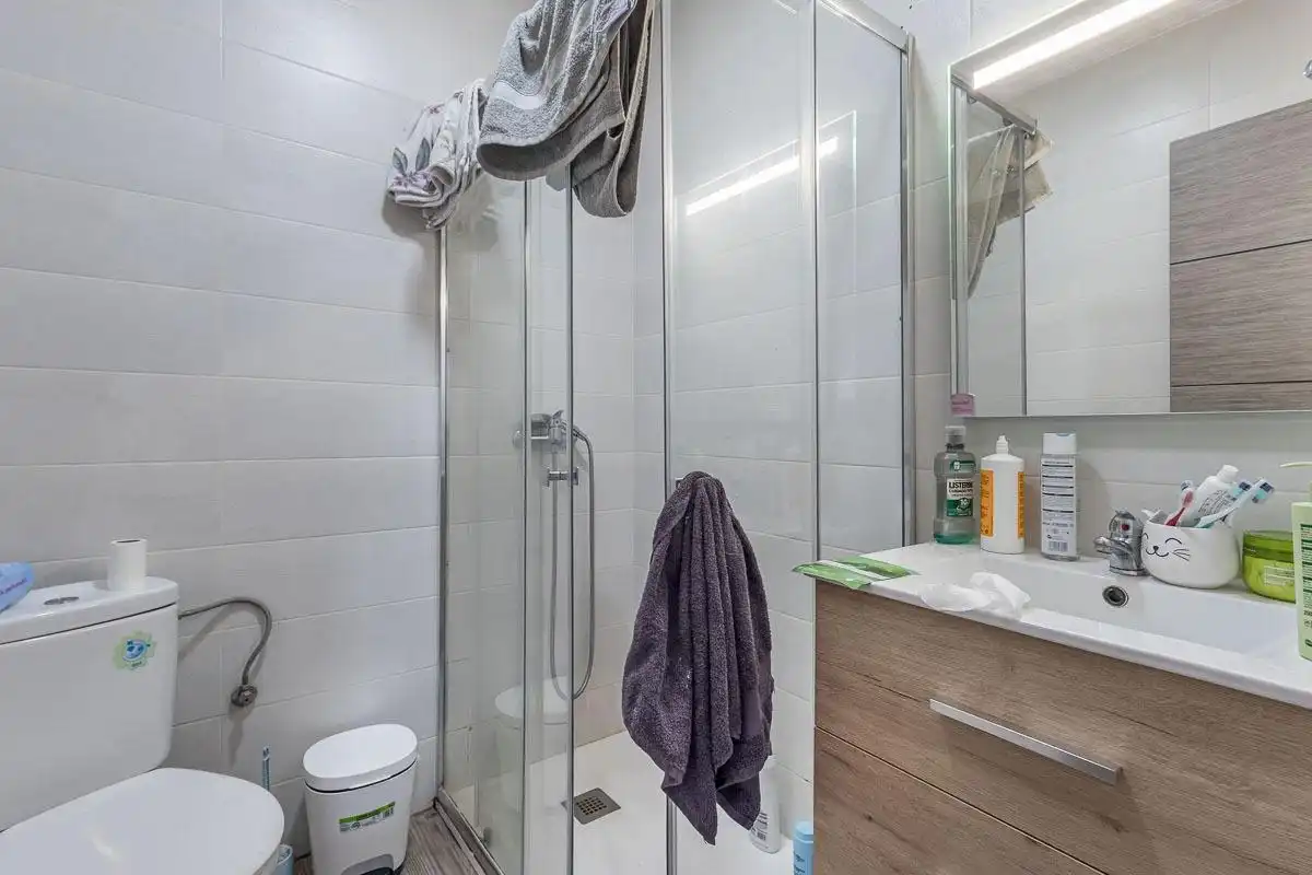 Bathroom of Flat for sale in Granada  with Heating and Terrace