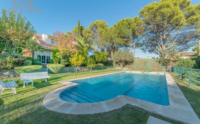 Swimming pool of House or chalet for sale in Villaviciosa de Odón  with Air Conditioner, Heating and Private garden