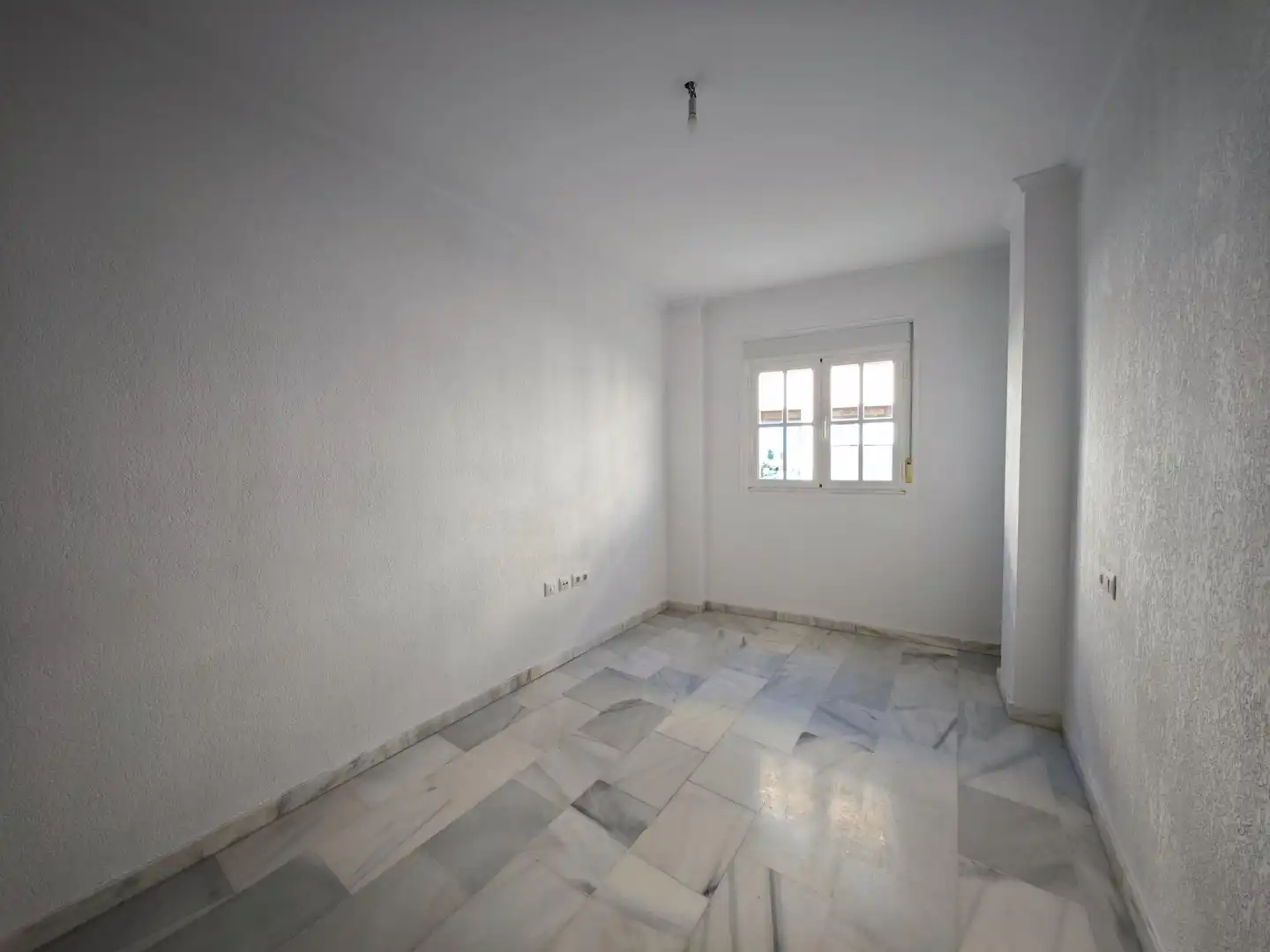 Habitación de Piso en venta en Chiclana de la Frontera con Aire acondicionado y Balcón