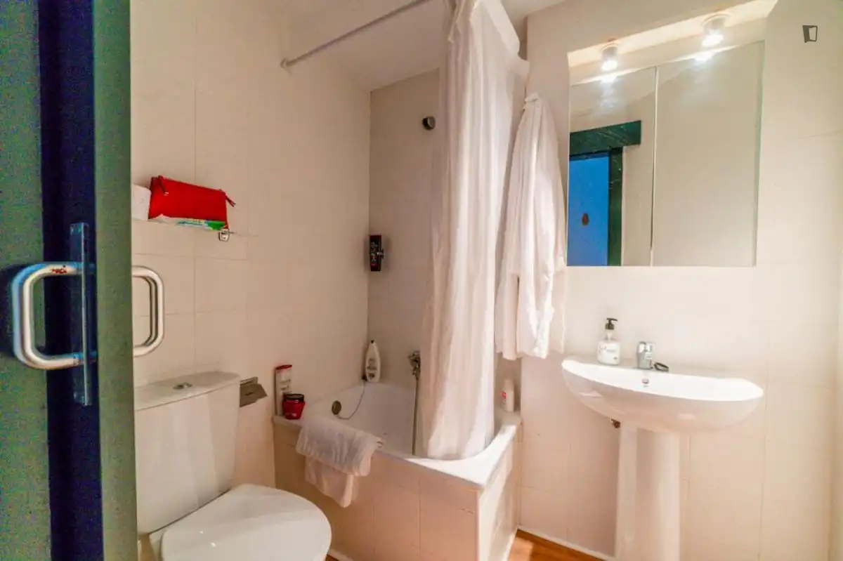 Badezimmer von Wohnung zur untervermieten in  Logroño mit Klimaanlage, Möbliert und Internet
