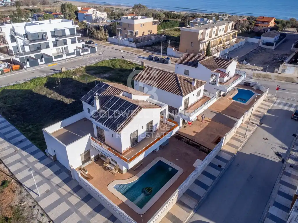 Exterior view of Houses for sale in Oliva  with Air Conditioner, Terrace and Swimming Pool