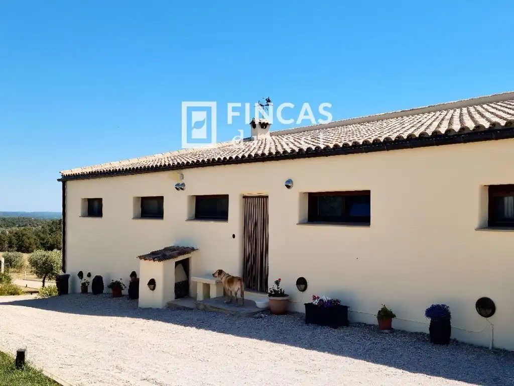 Finca rústica en venda a V6P8+CX, Cretas