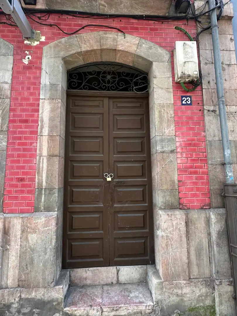 Außenansicht von Gebäude zum Verkauf in Avilés