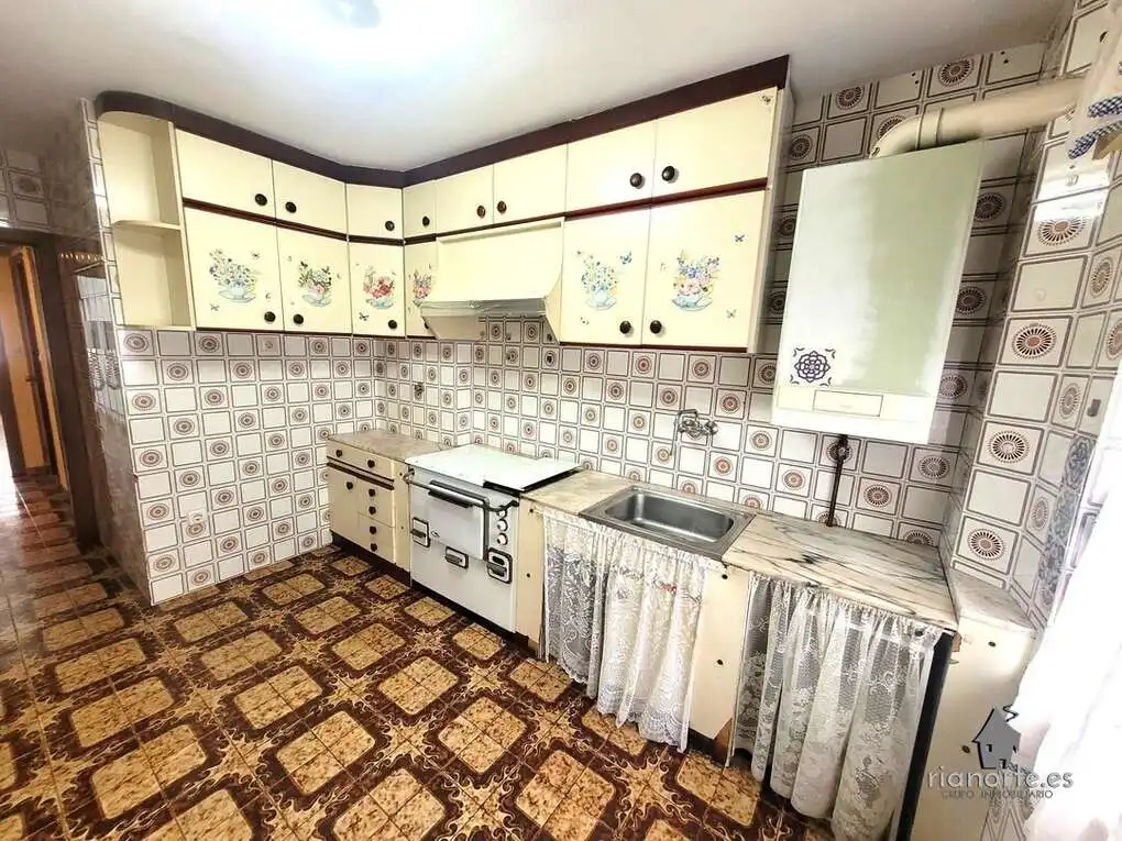 Cocina de Piso en venta en Langreo con Calefacción y Trastero