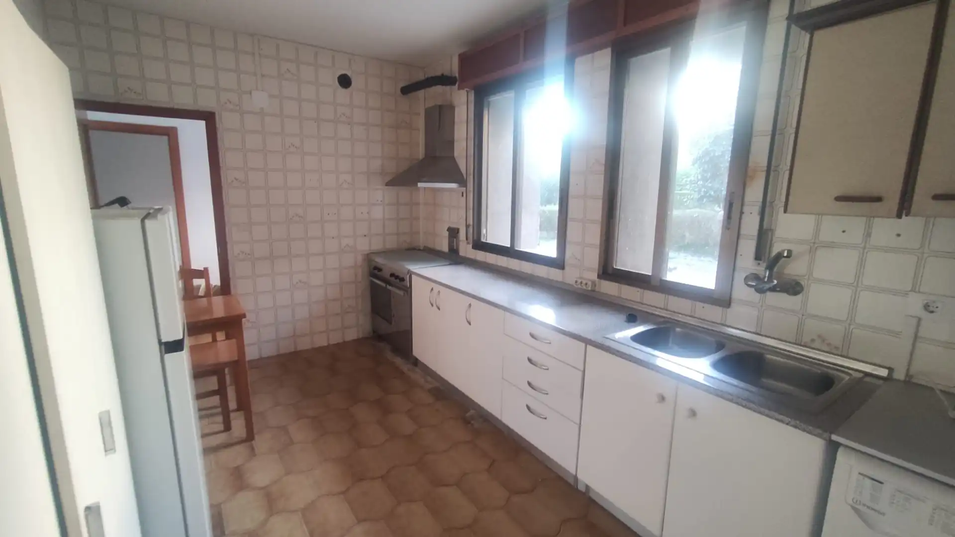 Cocina de Casa o chalet en venta en San Cibrao das Viñas con Jardín privado, Terraza y Amueblado