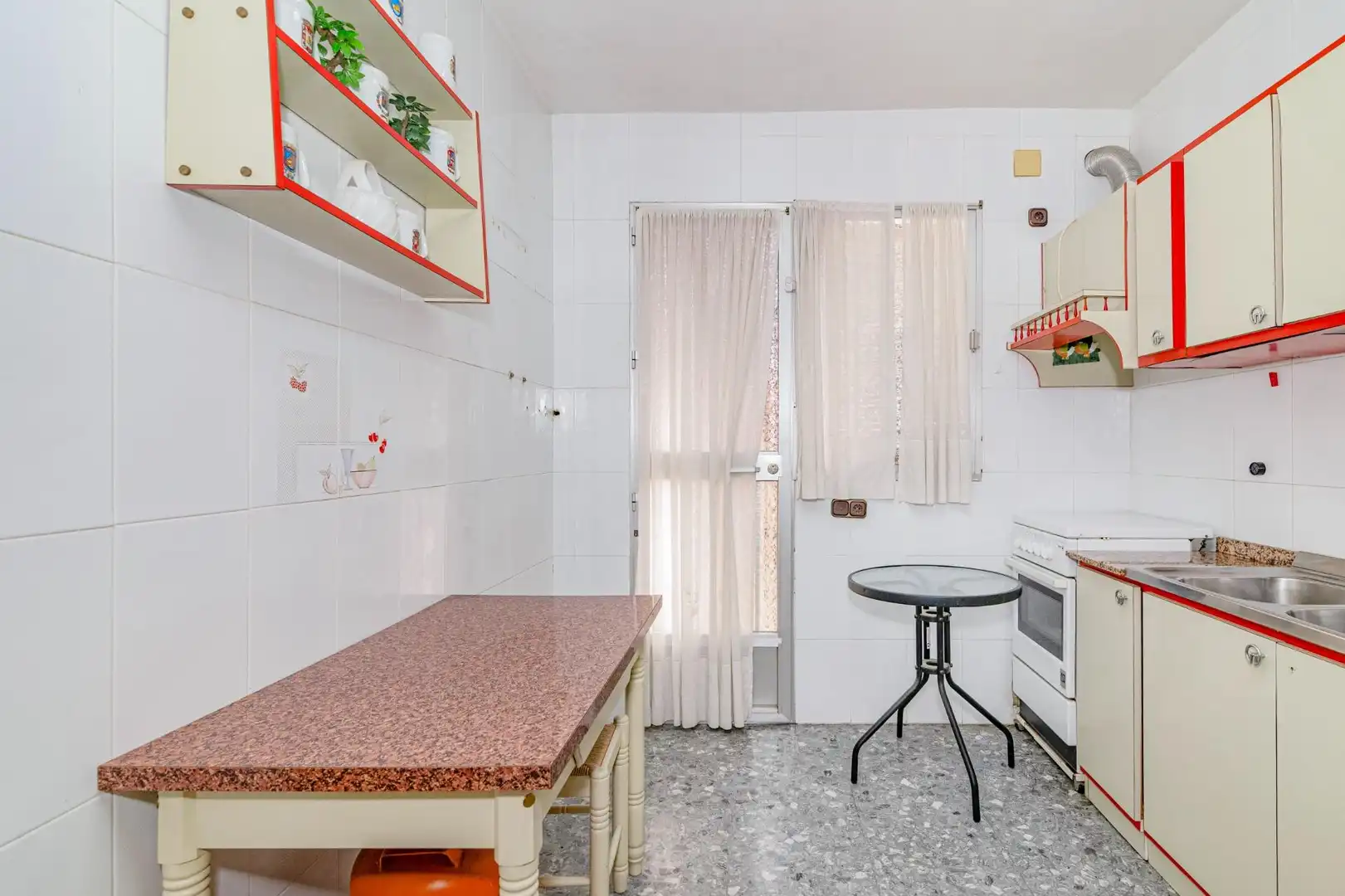 Cocina de Casa o chalet en venta en Peligros con Terraza, Piscina y Amueblado