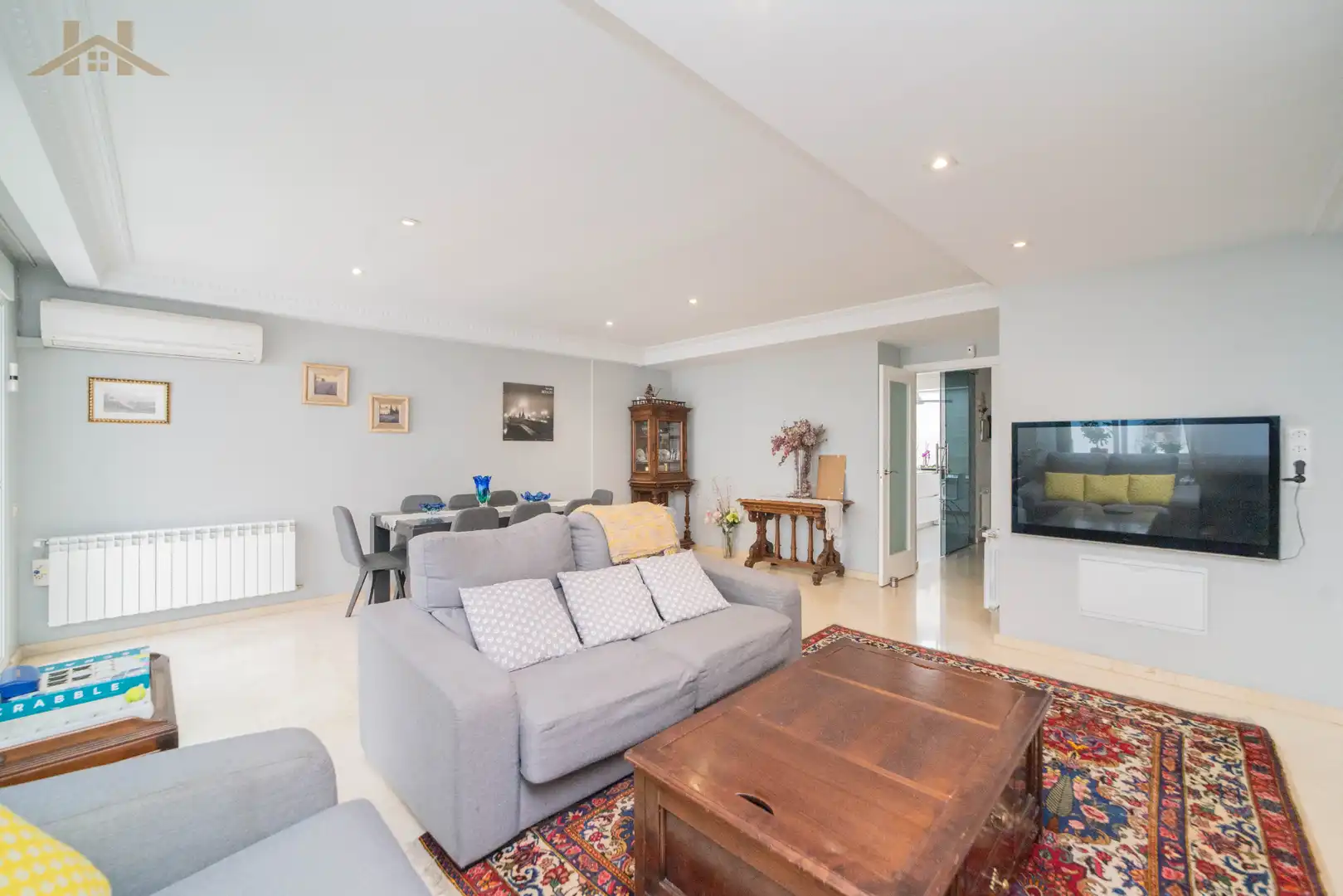 Wohnzimmer von Einfamilien-Reihenhaus zum Verkauf in Madrid mit Klimaanlage, Heizung und Terrasse