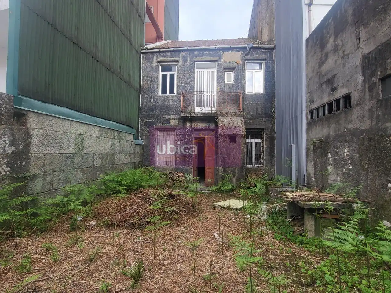 Casa adosada en venda en Vigo  amb Jardí privat