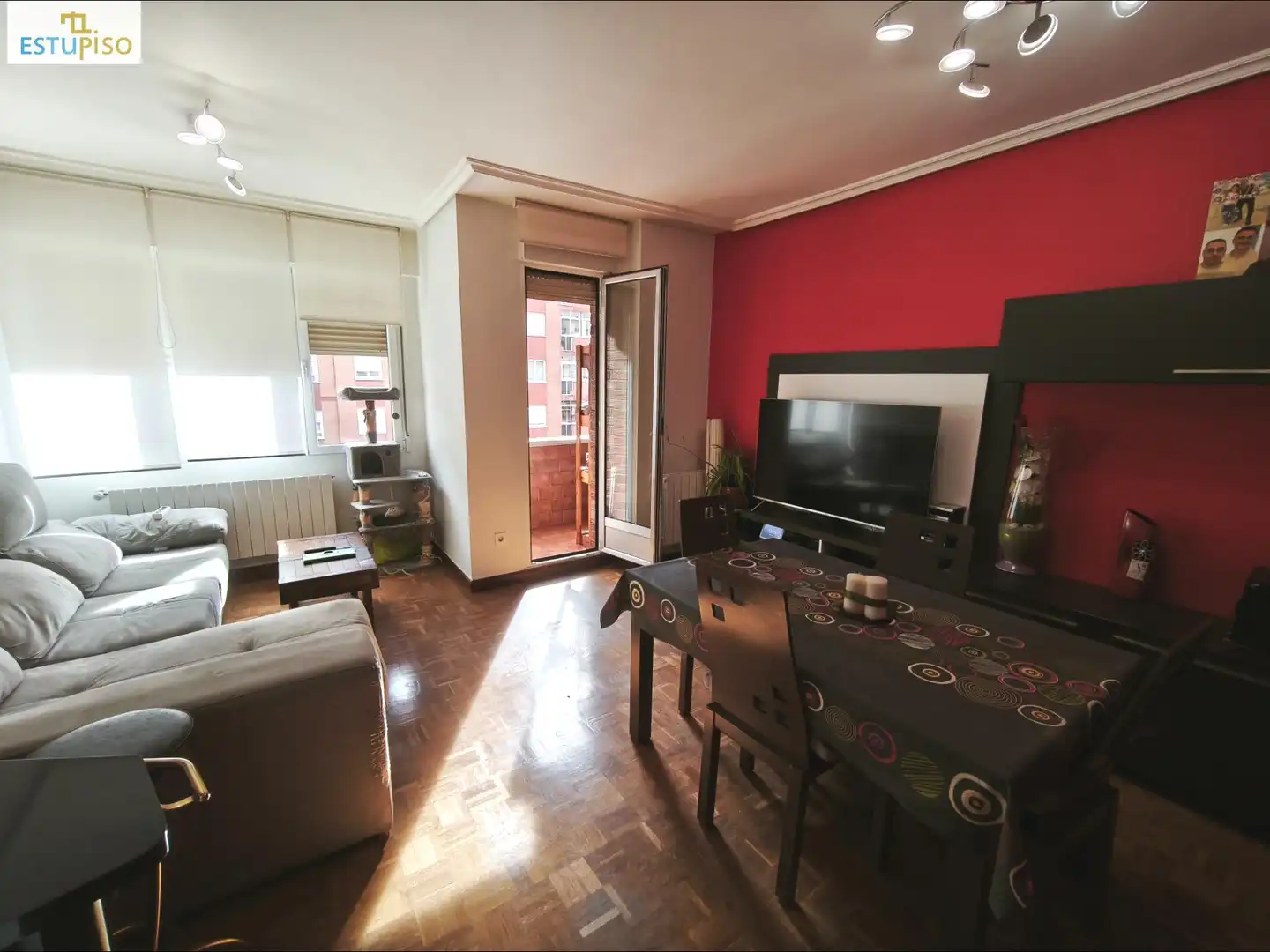Sala d'estar de Pis en venda en Vitoria - Gasteiz amb Calefacció, Parquet i Terrassa