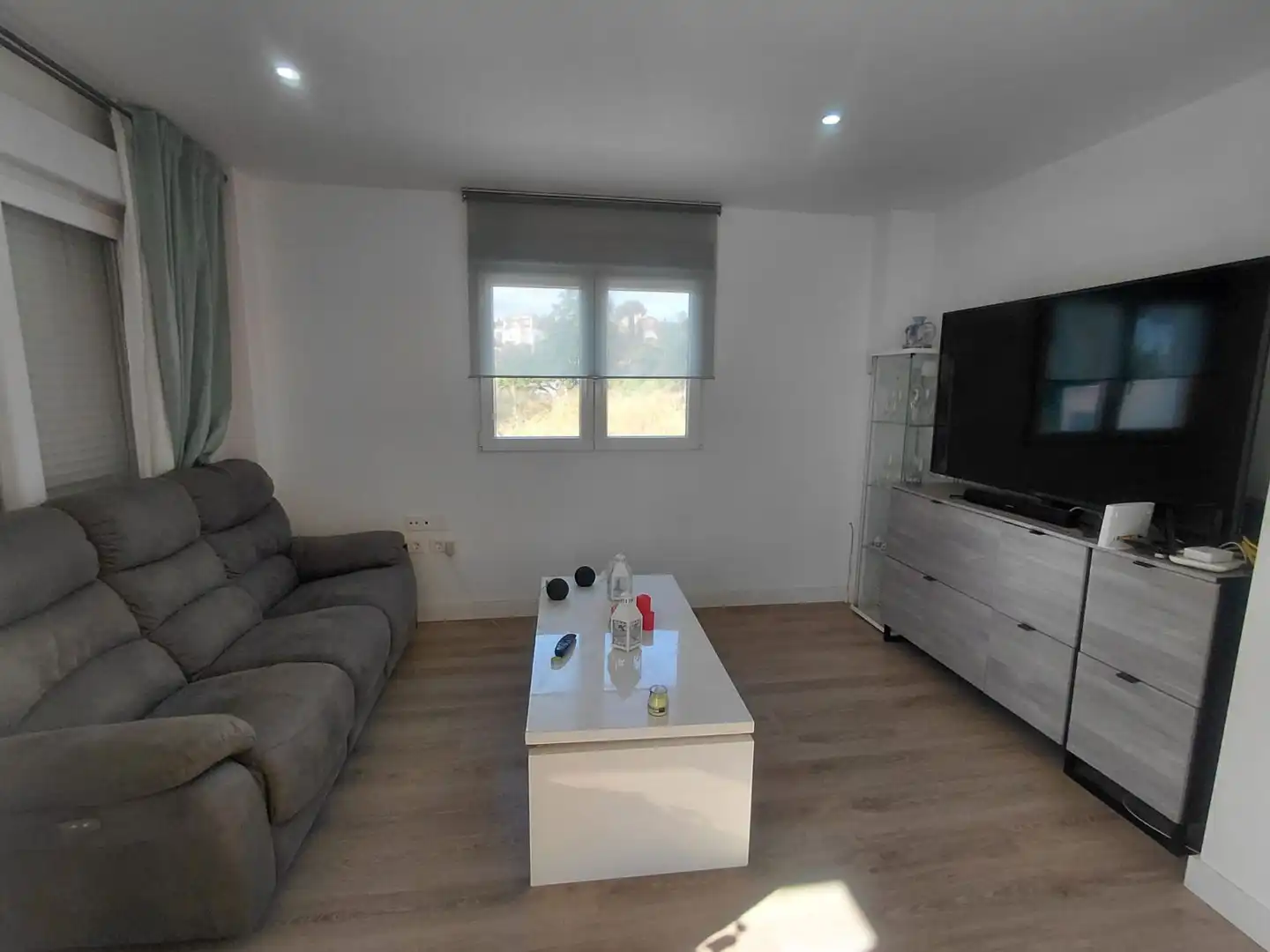 Sala d'estar de Casa o xalet en venda en La Nucia amb Aire condicionat, Jardí privat i Traster