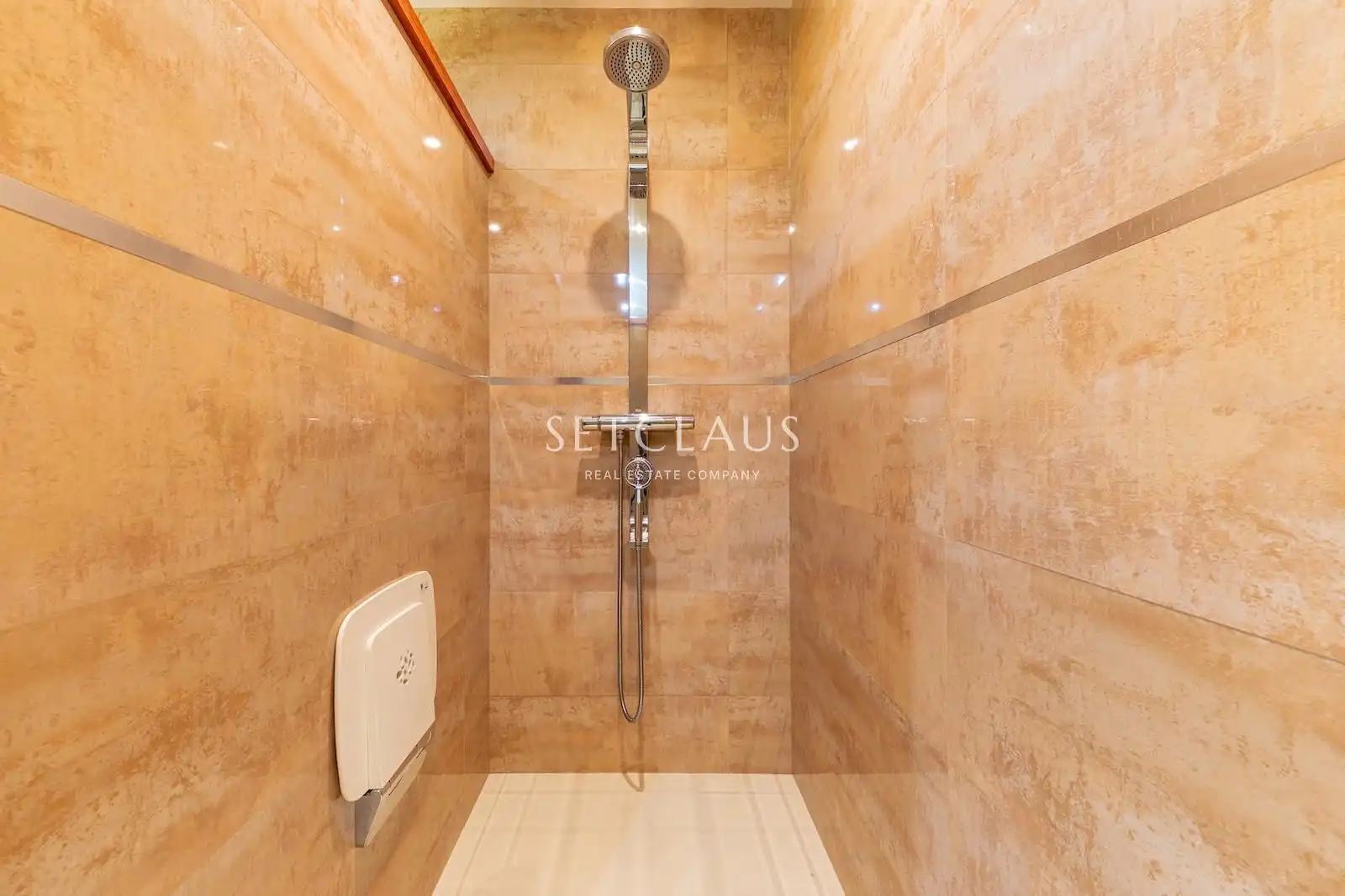 Bathroom of Flat for sale in Barcelona  with Air Conditioner and Alarm