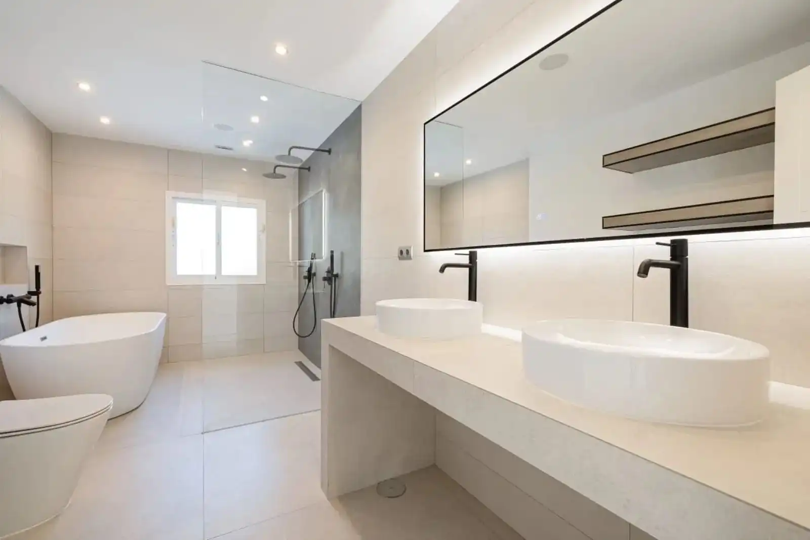 Chalet con piscina en venta en Avenida de las Golondrinas, imagen 2