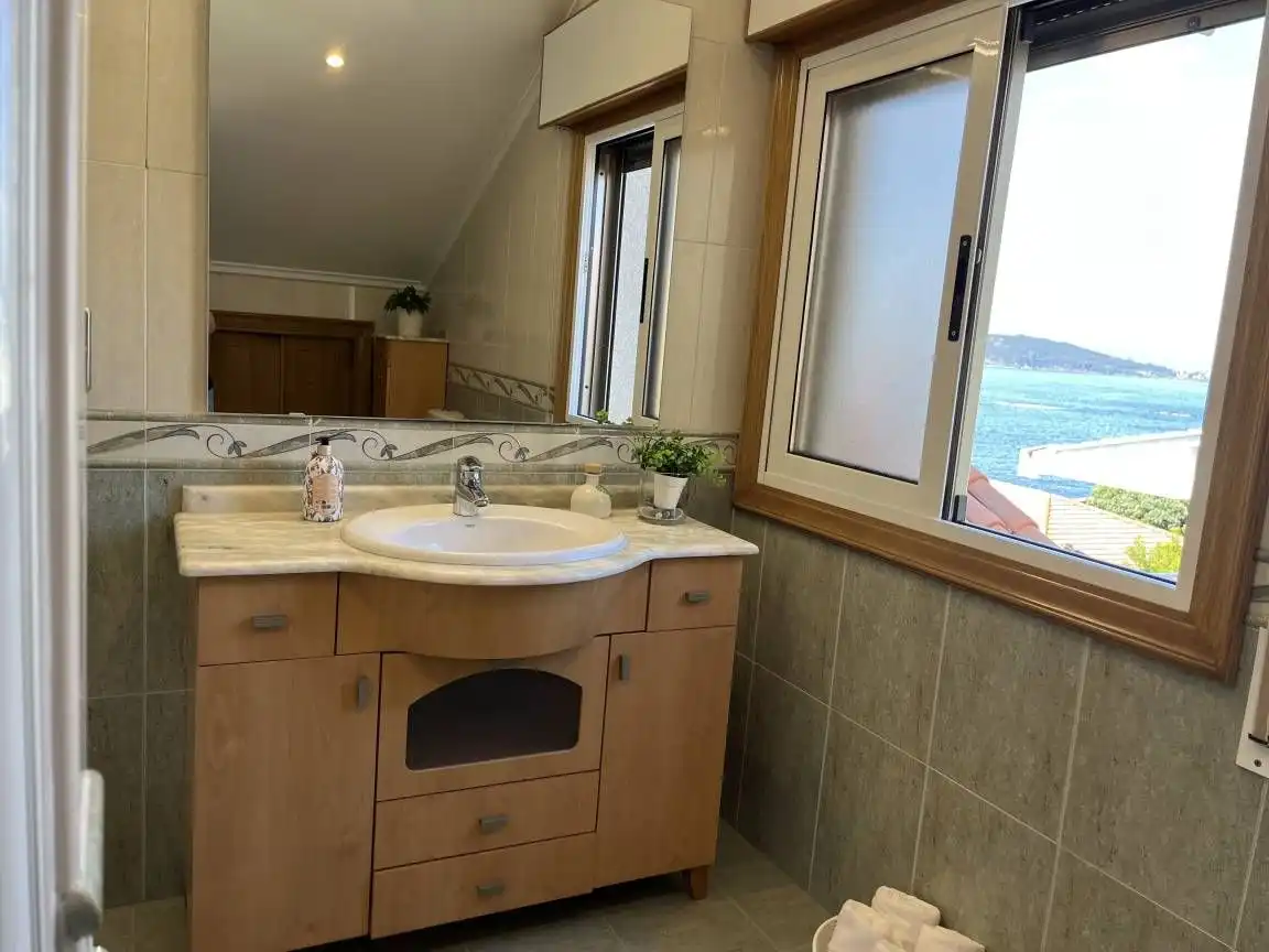 Baño de Finca rústica de alquiler en Baiona con Jardín privado, Terraza y Piscina