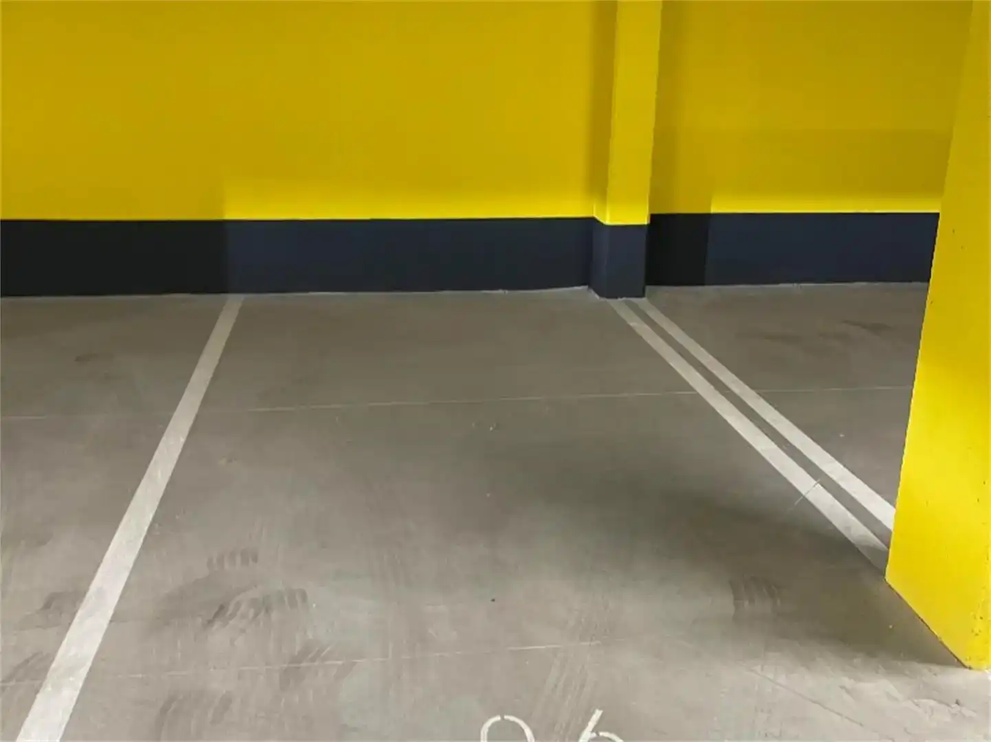 Garaje de alquiler en Calle de Fina de Calderón, 13, Valdebebas - Valdefuentes