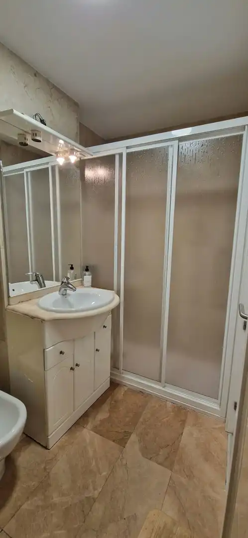Bathroom of Flat for rent in Madrid  with Air Conditioner and Heating