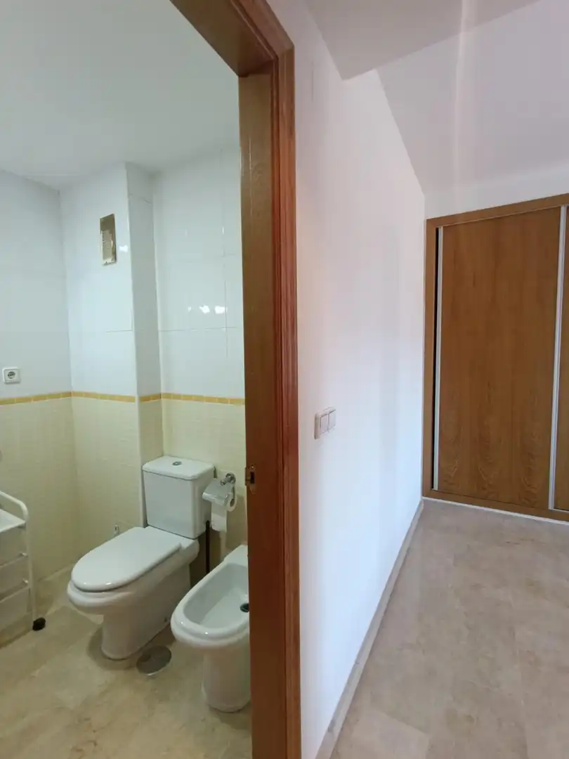 Badezimmer von Wohnung zur Miete in Murcia mit Klimaanlage, Heizung und Privatgarten
