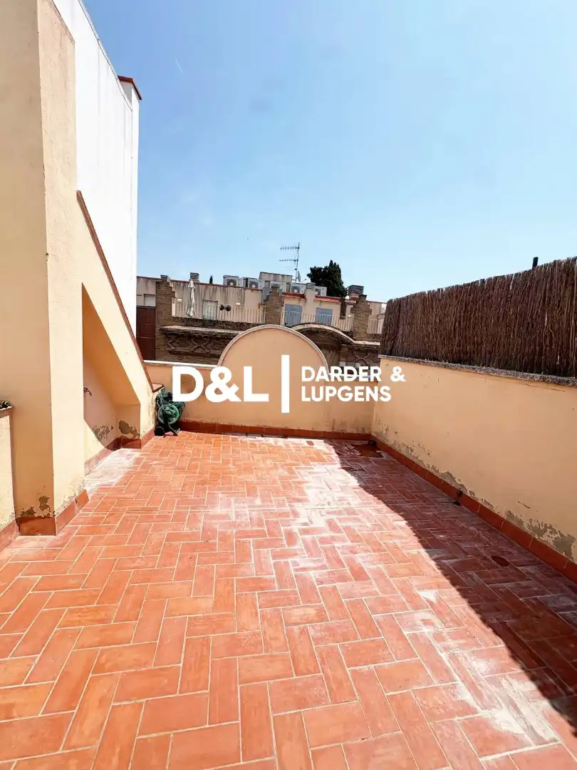 Terrasse von Einfamilien-Reihenhaus zum Verkauf in Vilanova i la Geltrú mit Parkett und Terrasse