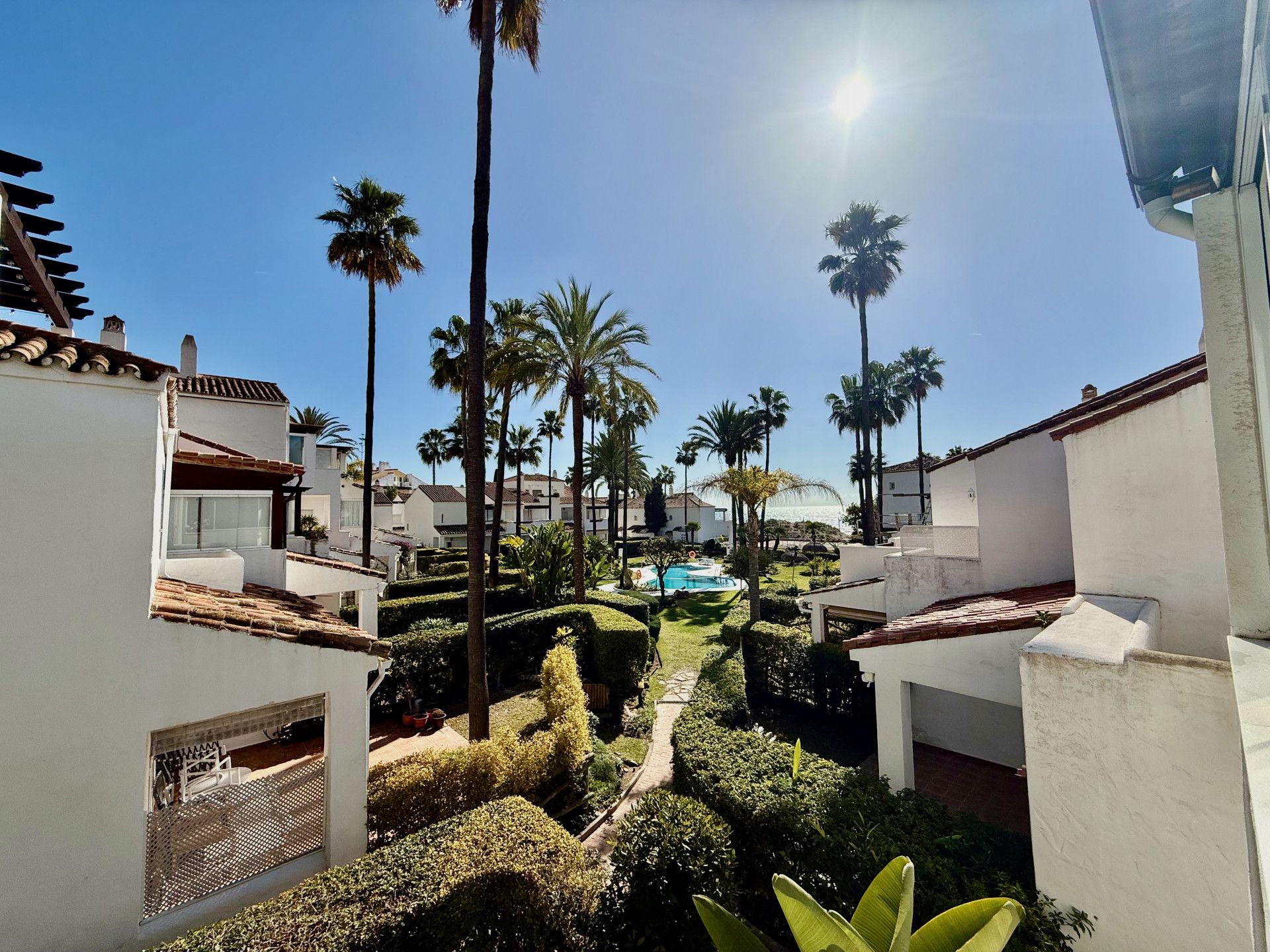 Vista exterior de Casa adosada de lloguer en Marbella amb Calefacció, Piscina i Moblat