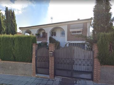 Casa aparellada en venda a C/ Encina