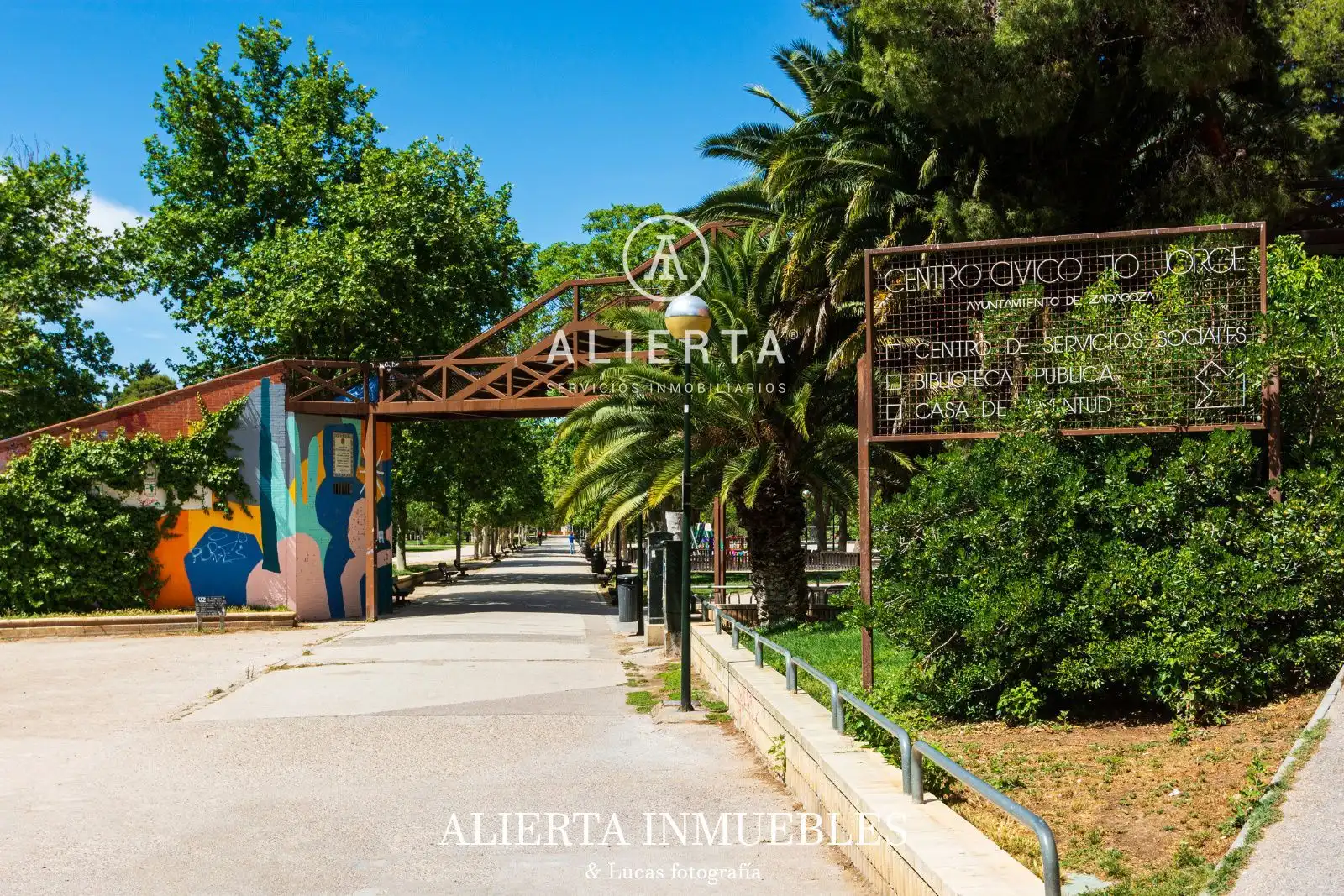 Vista exterior de Casa o chalet en venta en Zaragoza con Calefacción y Trastero