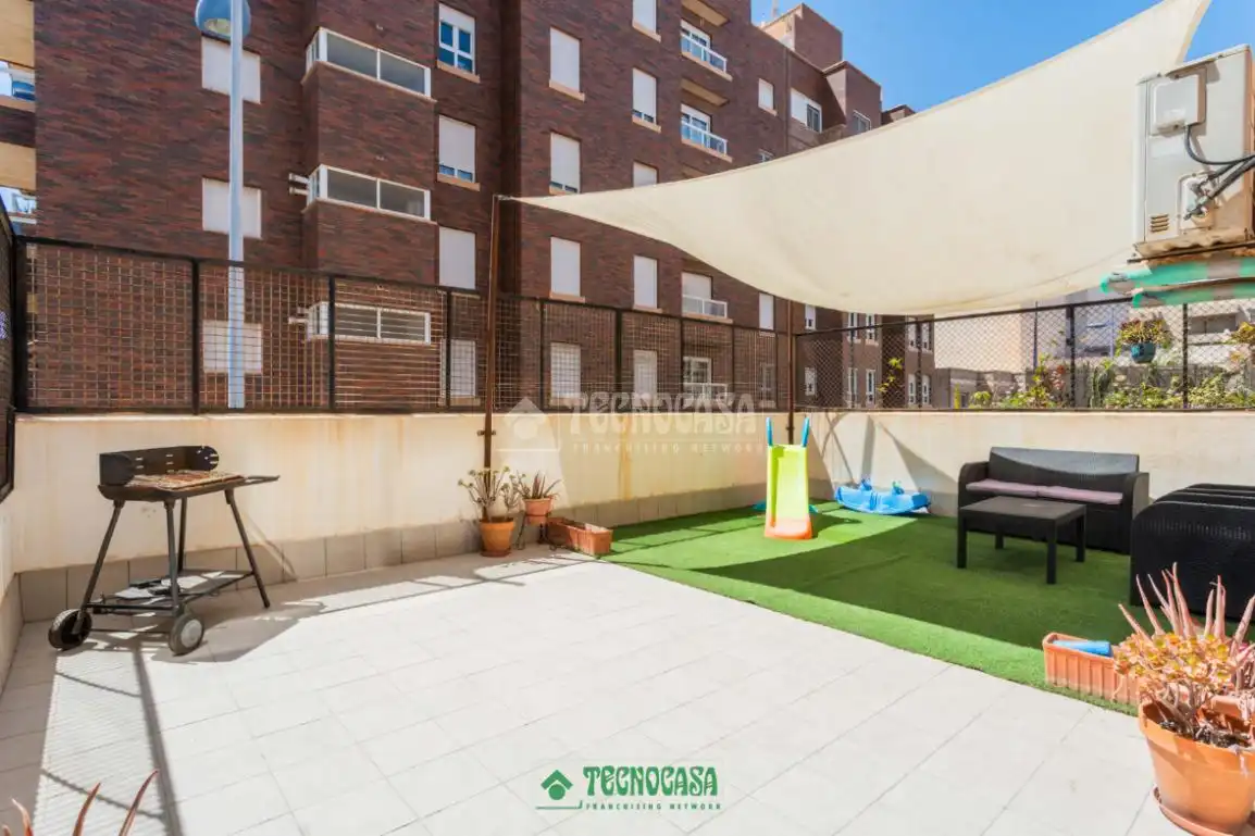 Terraza de Piso en venta en  Almería Capital con Calefacción y Terraza