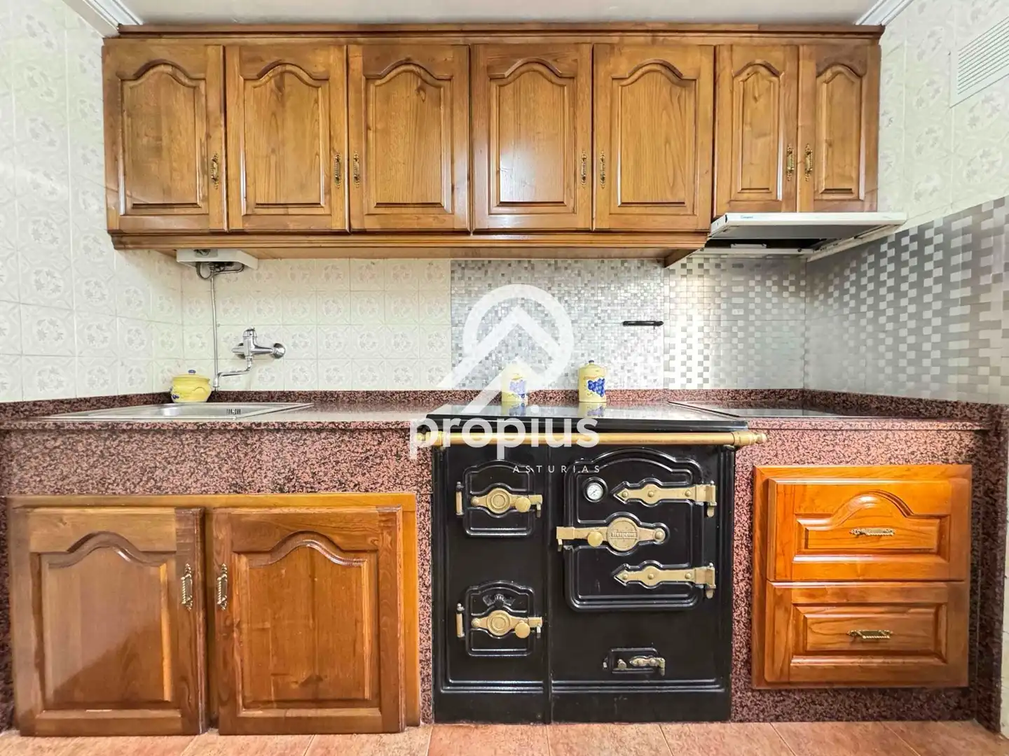 Cocina de Casa o chalet en venta en Parres con Calefacción, Jardín privado y Parquet