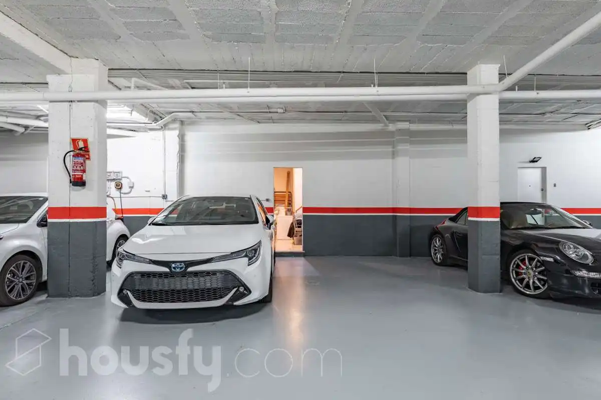 Parking de Casa o chalet en venta en Sant Cugat del Vallès con Calefacción, Jardín privado y Parquet