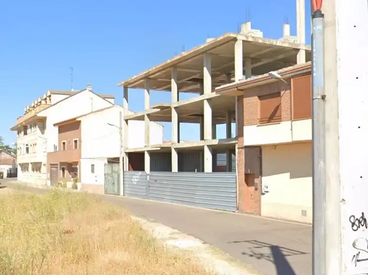 Außenansicht von Gebäude zum Verkauf in Zamora Capital 