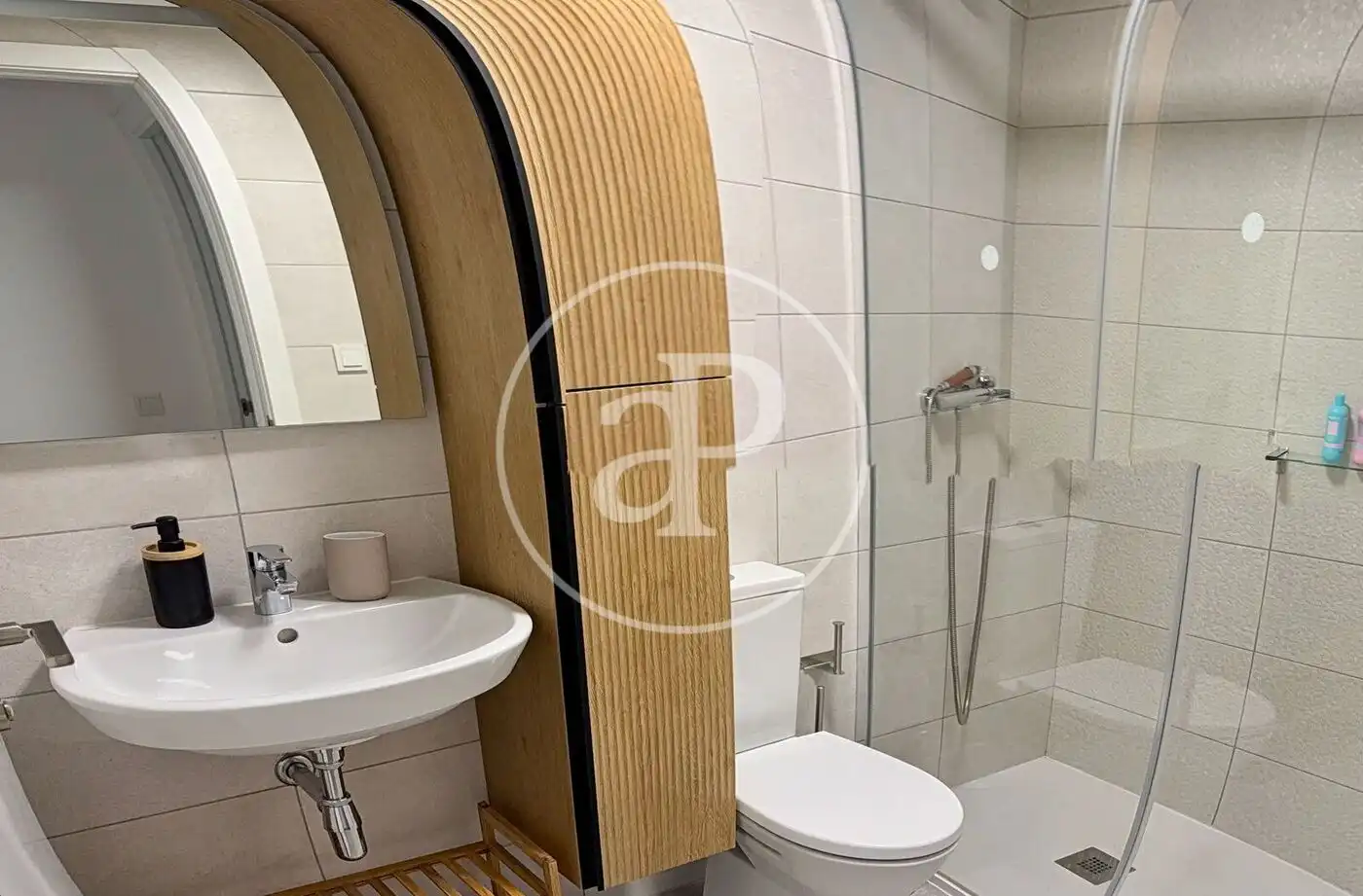 Bathroom of Flat for rent in Valencia  with Air Conditioner, Heating and Private garden